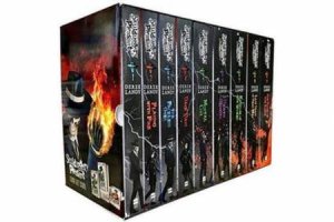 Skulduggery Pleasant Boxed Set 1- 9 Volume Slipcase by Derek Landy